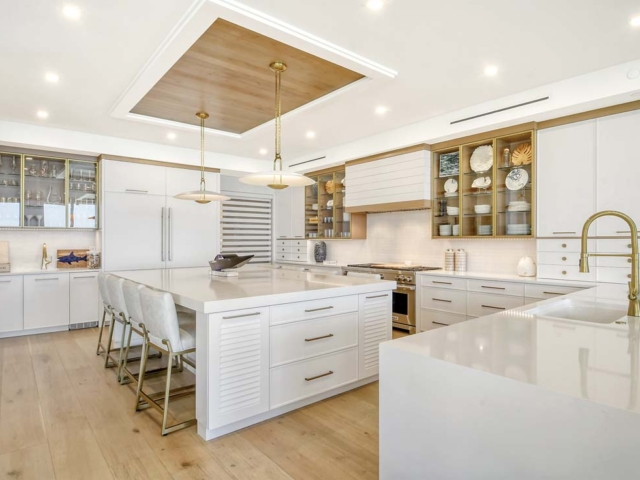 Longboat Key: Four Bedroom Beachfront kitchen