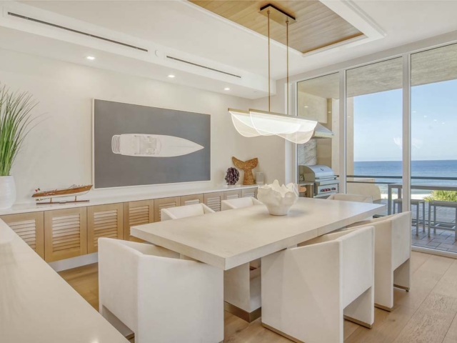 Longboat Key: Four Bedroom Beachfront dining area