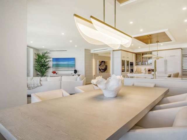 Longboat Key: Four Bedroom Beachfront dining area