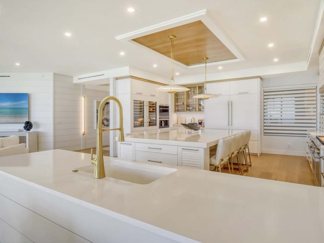 Longboat Key: Four Bedroom Beachfront kitchen