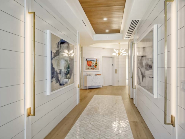 Longboat Key: Four Bedroom Beachfront hallway