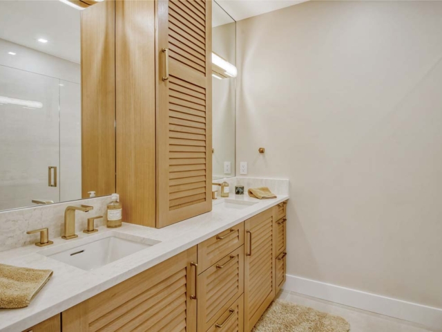 Longboat Key: Four Bedroom Beachfront bathroom