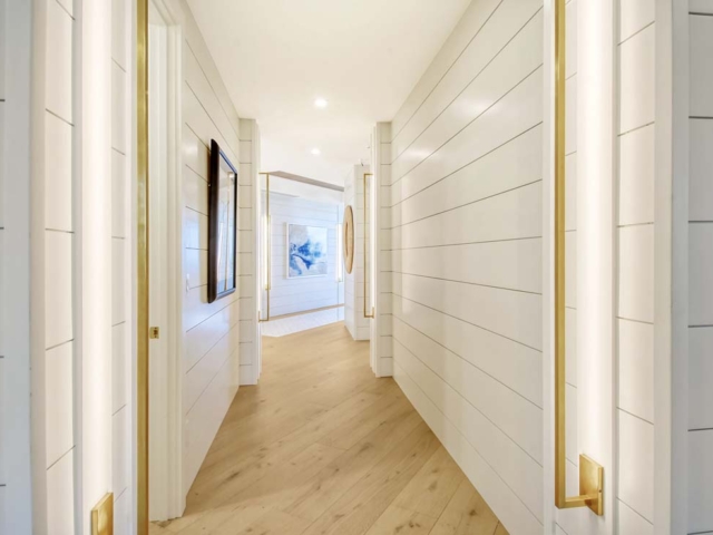 Longboat Key: Four Bedroom Beachfront hallway