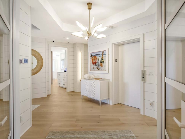 Longboat Key: Four Bedroom Beachfront hallway