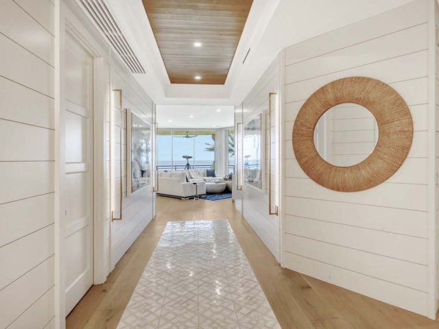 Longboat Key: Four Bedroom Beachfront hallway