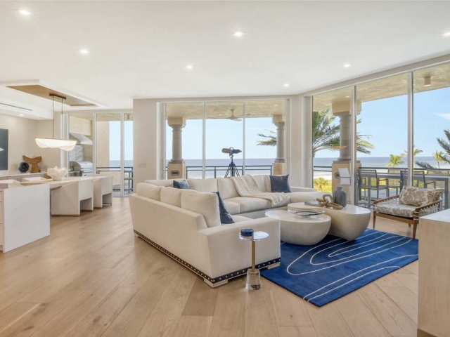 Longboat Key: Four Bedroom Beachfront living area